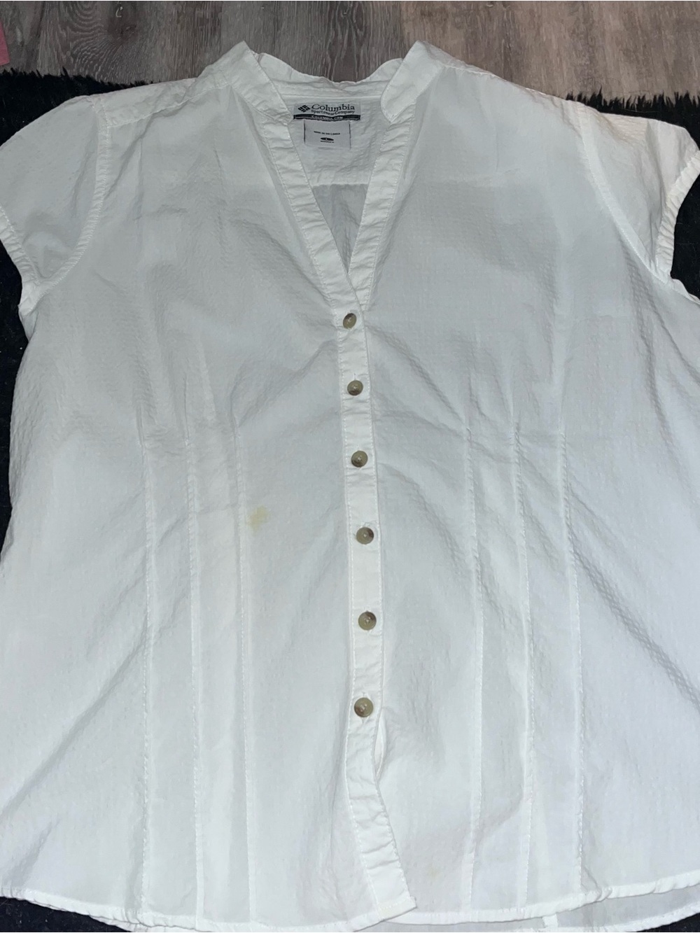 Columbia women’s White Short-Sleeve Button Up Shirt